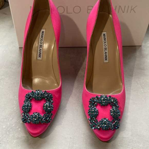 NEW!! 🚨 Manolo Blahnik Hangisi Embellished Pink Satin Pumps Size 6 - Picture 4 of 7